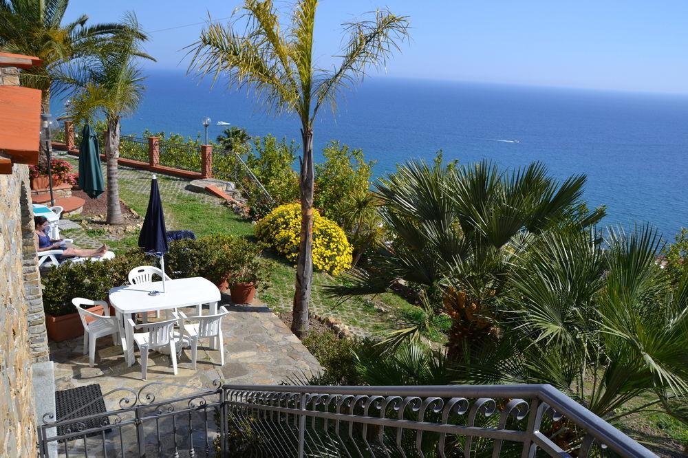 Le Terrazze Appartamenti Vacanze Сан Ремо Екстериор снимка