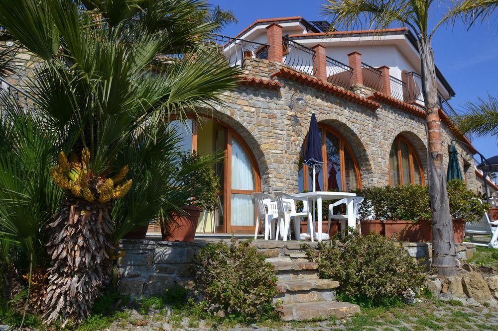 Le Terrazze Appartamenti Vacanze Сан Ремо Екстериор снимка