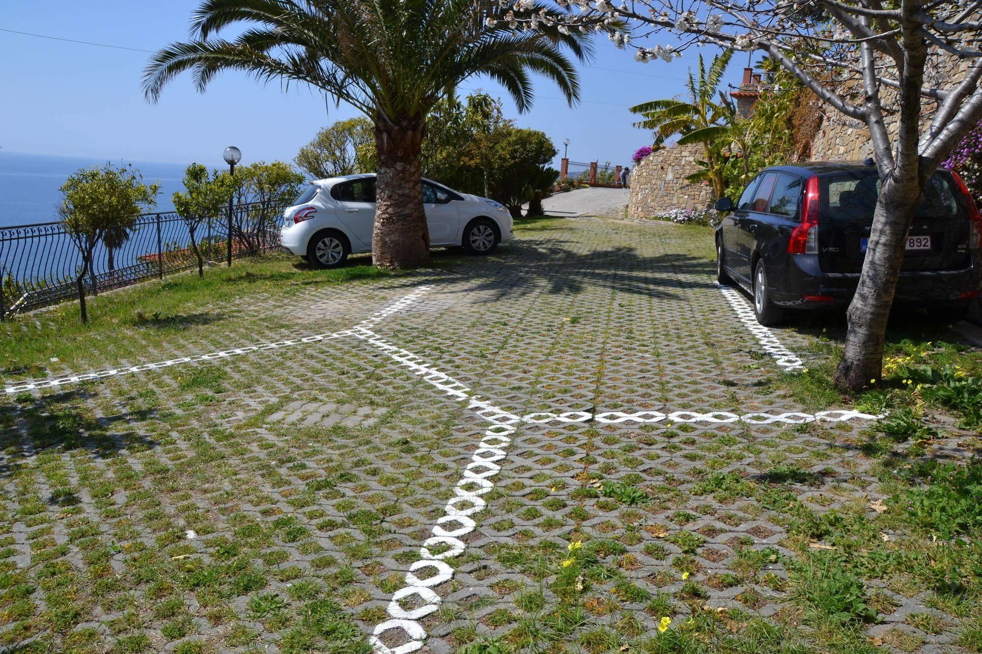 Le Terrazze Appartamenti Vacanze Сан Ремо Екстериор снимка