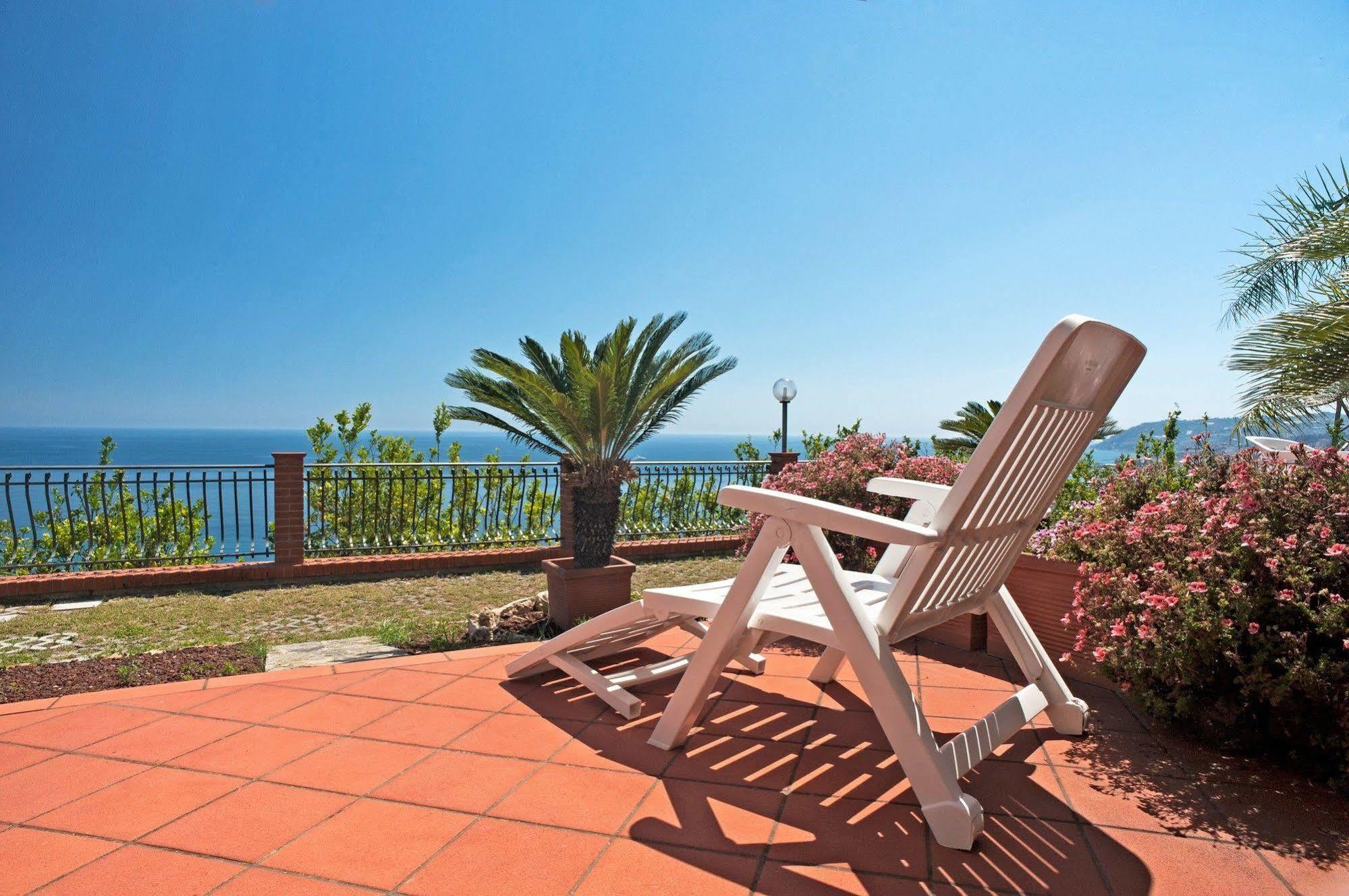 Le Terrazze Appartamenti Vacanze Сан Ремо Екстериор снимка